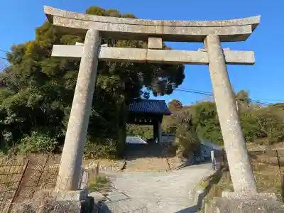 春日神社の{uncategorized: "未分類", other: "その他", undefined: "問題あり", building: "その他建物", grave: "お墓", sacred_gate: "鳥居", guardian: "狛犬", statue: "像", buddha: "仏像", history: "歴史", nature: "自然", garden: "庭園", animal: "動物", pagoda: "塔", temizu: "手水舎", mountain_gate: "山門・神門", sanctuary: "本殿・本堂", subordinate: "末社・摂社", art: "芸術", scenery: "景色", jizo: "地蔵", ema: "絵馬", goshuin: "御朱印", omikuji: "おみくじ", items: "授与品その他", amulet: "お守り", goshuincho: "御朱印帳", eats: "食事", festival: "お祭り", votive_dance: "神楽", shichigosan: "七五三参", wedding: "結婚式", experience: "体験その他", initially: "初詣", around: "周辺", anti_infection: "感染症対策"}