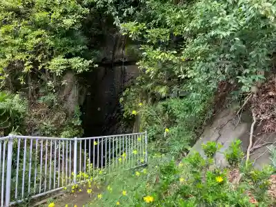 白滝不動尊の{uncategorized: "未分類", other: "その他", undefined: "問題あり", building: "その他建物", grave: "お墓", sacred_gate: "鳥居", guardian: "狛犬", statue: "像", buddha: "仏像", history: "歴史", nature: "自然", garden: "庭園", animal: "動物", pagoda: "塔", temizu: "手水舎", mountain_gate: "山門・神門", sanctuary: "本殿・本堂", subordinate: "末社・摂社", art: "芸術", scenery: "景色", jizo: "地蔵", ema: "絵馬", goshuin: "御朱印", omikuji: "おみくじ", items: "授与品その他", amulet: "お守り", goshuincho: "御朱印帳", eats: "食事", festival: "お祭り", votive_dance: "神楽", shichigosan: "七五三参", wedding: "結婚式", experience: "体験その他", initially: "初詣", around: "周辺", anti_infection: "感染症対策"}