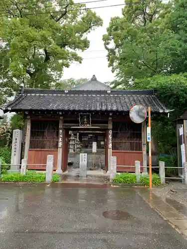 曹源寺の山門