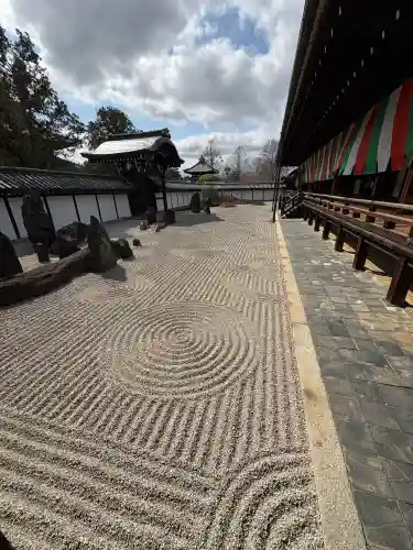 東福禅寺（東福寺）の{uncategorized: "未分類", other: "その他", undefined: "問題あり", building: "その他建物", grave: "お墓", sacred_gate: "鳥居", guardian: "狛犬", statue: "像", buddha: "仏像", history: "歴史", nature: "自然", garden: "庭園", animal: "動物", pagoda: "塔", temizu: "手水舎", mountain_gate: "山門・神門", sanctuary: "本殿・本堂", subordinate: "末社・摂社", art: "芸術", scenery: "景色", jizo: "地蔵", ema: "絵馬", goshuin: "御朱印", omikuji: "おみくじ", items: "授与品その他", amulet: "お守り", goshuincho: "御朱印帳", eats: "食事", festival: "お祭り", votive_dance: "神楽", shichigosan: "七五三参", wedding: "結婚式", experience: "体験その他", initially: "初詣", around: "周辺", anti_infection: "感染症対策"}