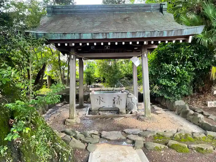 上地八幡宮の手水舎