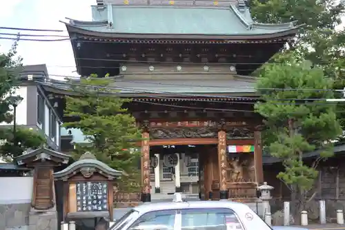 中央寺の山門