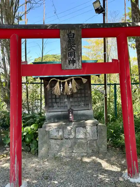 比佐豆知神社の{uncategorized: "未分類", other: "その他", undefined: "問題あり", building: "その他建物", grave: "お墓", sacred_gate: "鳥居", guardian: "狛犬", statue: "像", buddha: "仏像", history: "歴史", nature: "自然", garden: "庭園", animal: "動物", pagoda: "塔", temizu: "手水舎", mountain_gate: "山門・神門", sanctuary: "本殿・本堂", subordinate: "末社・摂社", art: "芸術", scenery: "景色", jizo: "地蔵", ema: "絵馬", goshuin: "御朱印", omikuji: "おみくじ", items: "授与品その他", amulet: "お守り", goshuincho: "御朱印帳", eats: "食事", festival: "お祭り", votive_dance: "神楽", shichigosan: "七五三参", wedding: "結婚式", experience: "体験その他", initially: "初詣", around: "周辺", anti_infection: "感染症対策"}