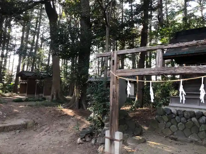 三ケ尻八幡神社の末社・摂社