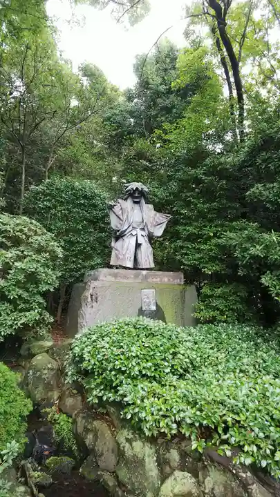 寒川神社の像