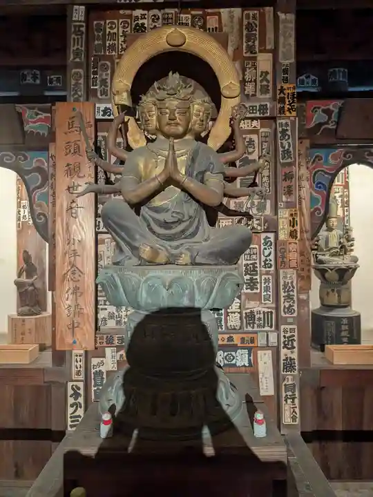 成身院 百体観音堂(さざえ堂)(埼玉県)
