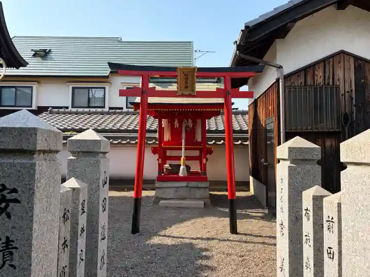 吉美八幡神社の{uncategorized: "未分類", other: "その他", undefined: "問題あり", building: "その他建物", grave: "お墓", sacred_gate: "鳥居", guardian: "狛犬", statue: "像", buddha: "仏像", history: "歴史", nature: "自然", garden: "庭園", animal: "動物", pagoda: "塔", temizu: "手水舎", mountain_gate: "山門・神門", sanctuary: "本殿・本堂", subordinate: "末社・摂社", art: "芸術", scenery: "景色", jizo: "地蔵", ema: "絵馬", goshuin: "御朱印", omikuji: "おみくじ", items: "授与品その他", amulet: "お守り", goshuincho: "御朱印帳", eats: "食事", festival: "お祭り", votive_dance: "神楽", shichigosan: "七五三参", wedding: "結婚式", experience: "体験その他", initially: "初詣", around: "周辺", anti_infection: "感染症対策"}