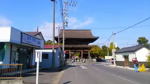 甚目寺の山門