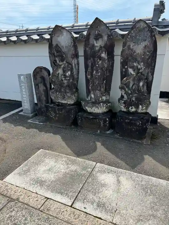 宝性寺の{uncategorized: "未分類", other: "その他", undefined: "問題あり", building: "その他建物", grave: "お墓", sacred_gate: "鳥居", guardian: "狛犬", statue: "像", buddha: "仏像", history: "歴史", nature: "自然", garden: "庭園", animal: "動物", pagoda: "塔", temizu: "手水舎", mountain_gate: "山門・神門", sanctuary: "本殿・本堂", subordinate: "末社・摂社", art: "芸術", scenery: "景色", jizo: "地蔵", ema: "絵馬", goshuin: "御朱印", omikuji: "おみくじ", items: "授与品その他", amulet: "お守り", goshuincho: "御朱印帳", eats: "食事", festival: "お祭り", votive_dance: "神楽", shichigosan: "七五三参", wedding: "結婚式", experience: "体験その他", initially: "初詣", around: "周辺", anti_infection: "感染症対策"}