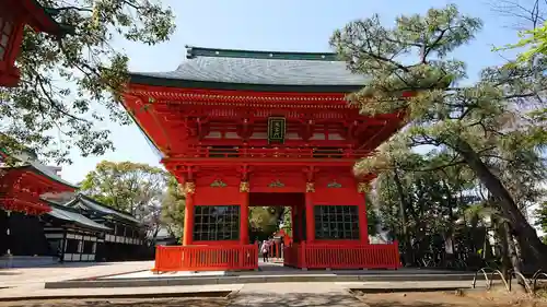 穴八幡宮の山門