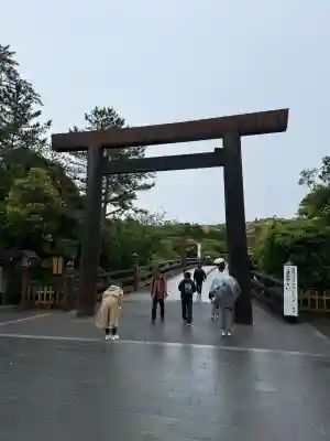伊勢神宮内宮（皇大神宮）の{uncategorized: "未分類", other: "その他", undefined: "問題あり", building: "その他建物", grave: "お墓", sacred_gate: "鳥居", guardian: "狛犬", statue: "像", buddha: "仏像", history: "歴史", nature: "自然", garden: "庭園", animal: "動物", pagoda: "塔", temizu: "手水舎", mountain_gate: "山門・神門", sanctuary: "本殿・本堂", subordinate: "末社・摂社", art: "芸術", scenery: "景色", jizo: "地蔵", ema: "絵馬", goshuin: "御朱印", omikuji: "おみくじ", items: "授与品その他", amulet: "お守り", goshuincho: "御朱印帳", eats: "食事", festival: "お祭り", votive_dance: "神楽", shichigosan: "七五三参", wedding: "結婚式", experience: "体験その他", initially: "初詣", around: "周辺", anti_infection: "感染症対策"}