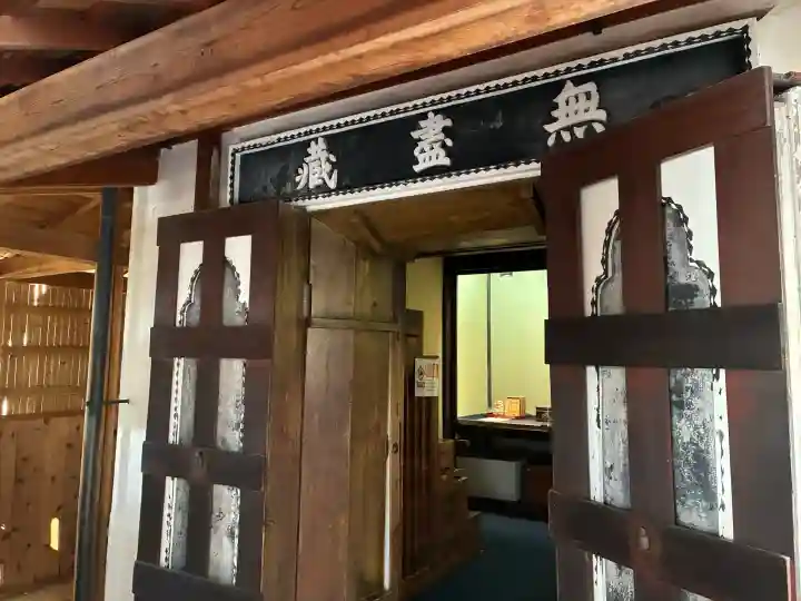 圓徳院の{uncategorized: "未分類", other: "その他", undefined: "問題あり", building: "その他建物", grave: "お墓", sacred_gate: "鳥居", guardian: "狛犬", statue: "像", buddha: "仏像", history: "歴史", nature: "自然", garden: "庭園", animal: "動物", pagoda: "塔", temizu: "手水舎", mountain_gate: "山門・神門", sanctuary: "本殿・本堂", subordinate: "末社・摂社", art: "芸術", scenery: "景色", jizo: "地蔵", ema: "絵馬", goshuin: "御朱印", omikuji: "おみくじ", items: "授与品その他", amulet: "お守り", goshuincho: "御朱印帳", eats: "食事", festival: "お祭り", votive_dance: "神楽", shichigosan: "七五三参", wedding: "結婚式", experience: "体験その他", initially: "初詣", around: "周辺", anti_infection: "感染症対策"}