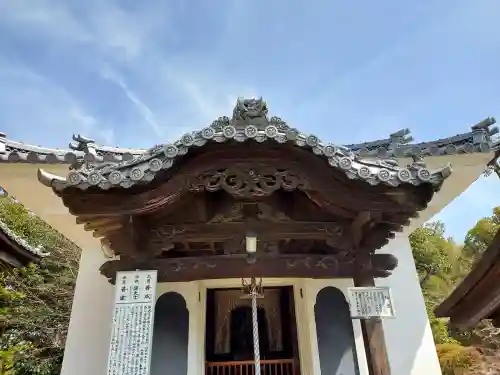 水間寺の{uncategorized: "未分類", other: "その他", undefined: "問題あり", building: "その他建物", grave: "お墓", sacred_gate: "鳥居", guardian: "狛犬", statue: "像", buddha: "仏像", history: "歴史", nature: "自然", garden: "庭園", animal: "動物", pagoda: "塔", temizu: "手水舎", mountain_gate: "山門・神門", sanctuary: "本殿・本堂", subordinate: "末社・摂社", art: "芸術", scenery: "景色", jizo: "地蔵", ema: "絵馬", goshuin: "御朱印", omikuji: "おみくじ", items: "授与品その他", amulet: "お守り", goshuincho: "御朱印帳", eats: "食事", festival: "お祭り", votive_dance: "神楽", shichigosan: "七五三参", wedding: "結婚式", experience: "体験その他", initially: "初詣", around: "周辺", anti_infection: "感染症対策"}