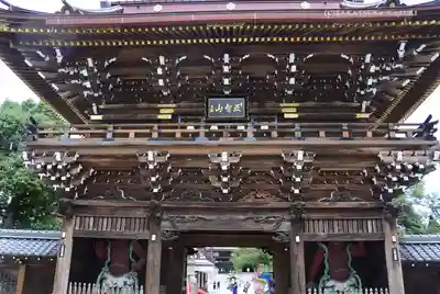 西新井大師総持寺の山門・神門