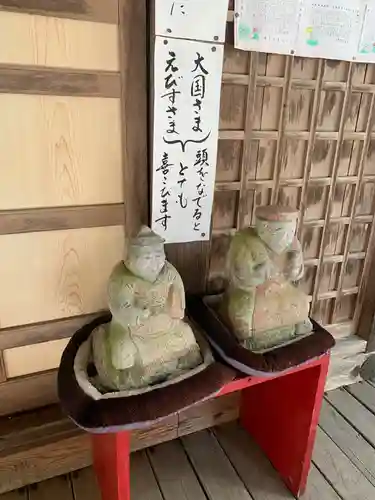 月山神社の像