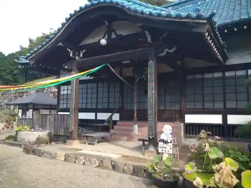瀧泉寺の本殿・本堂