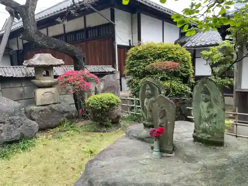 東光寺の{uncategorized: "未分類", other: "その他", undefined: "問題あり", building: "その他建物", grave: "お墓", sacred_gate: "鳥居", guardian: "狛犬", statue: "像", buddha: "仏像", history: "歴史", nature: "自然", garden: "庭園", animal: "動物", pagoda: "塔", temizu: "手水舎", mountain_gate: "山門・神門", sanctuary: "本殿・本堂", subordinate: "末社・摂社", art: "芸術", scenery: "景色", jizo: "地蔵", ema: "絵馬", goshuin: "御朱印", omikuji: "おみくじ", items: "授与品その他", amulet: "お守り", goshuincho: "御朱印帳", eats: "食事", festival: "お祭り", votive_dance: "神楽", shichigosan: "七五三参", wedding: "結婚式", experience: "体験その他", initially: "初詣", around: "周辺", anti_infection: "感染症対策"}