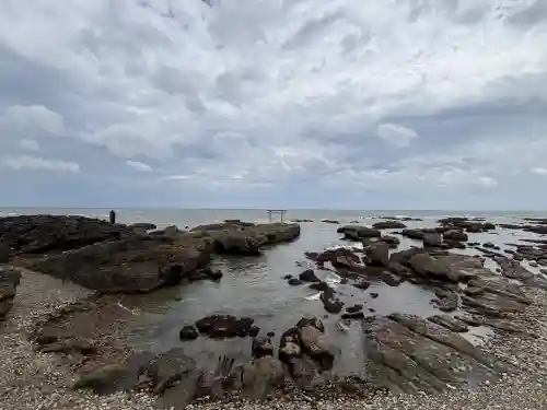 大洗磯前神社の{uncategorized: "未分類", other: "その他", undefined: "問題あり", building: "その他建物", grave: "お墓", sacred_gate: "鳥居", guardian: "狛犬", statue: "像", buddha: "仏像", history: "歴史", nature: "自然", garden: "庭園", animal: "動物", pagoda: "塔", temizu: "手水舎", mountain_gate: "山門・神門", sanctuary: "本殿・本堂", subordinate: "末社・摂社", art: "芸術", scenery: "景色", jizo: "地蔵", ema: "絵馬", goshuin: "御朱印", omikuji: "おみくじ", items: "授与品その他", amulet: "お守り", goshuincho: "御朱印帳", eats: "食事", festival: "お祭り", votive_dance: "神楽", shichigosan: "七五三参", wedding: "結婚式", experience: "体験その他", initially: "初詣", around: "周辺", anti_infection: "感染症対策"}