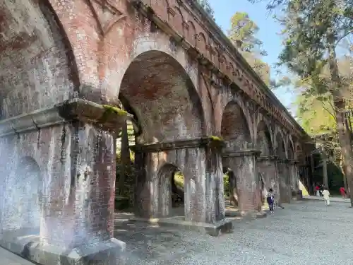 南禅寺の{uncategorized: "未分類", other: "その他", undefined: "問題あり", building: "その他建物", grave: "お墓", sacred_gate: "鳥居", guardian: "狛犬", statue: "像", buddha: "仏像", history: "歴史", nature: "自然", garden: "庭園", animal: "動物", pagoda: "塔", temizu: "手水舎", mountain_gate: "山門・神門", sanctuary: "本殿・本堂", subordinate: "末社・摂社", art: "芸術", scenery: "景色", jizo: "地蔵", ema: "絵馬", goshuin: "御朱印", omikuji: "おみくじ", items: "授与品その他", amulet: "お守り", goshuincho: "御朱印帳", eats: "食事", festival: "お祭り", votive_dance: "神楽", shichigosan: "七五三参", wedding: "結婚式", experience: "体験その他", initially: "初詣", around: "周辺", anti_infection: "感染症対策"}