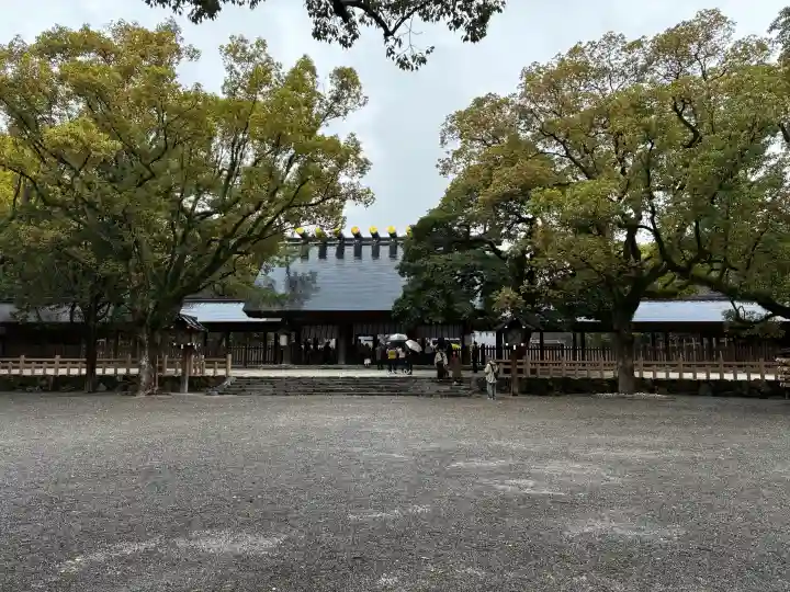 熱田神宮の{uncategorized: "未分類", other: "その他", undefined: "問題あり", building: "その他建物", grave: "お墓", sacred_gate: "鳥居", guardian: "狛犬", statue: "像", buddha: "仏像", history: "歴史", nature: "自然", garden: "庭園", animal: "動物", pagoda: "塔", temizu: "手水舎", mountain_gate: "山門・神門", sanctuary: "本殿・本堂", subordinate: "末社・摂社", art: "芸術", scenery: "景色", jizo: "地蔵", ema: "絵馬", goshuin: "御朱印", omikuji: "おみくじ", items: "授与品その他", amulet: "お守り", goshuincho: "御朱印帳", eats: "食事", festival: "お祭り", votive_dance: "神楽", shichigosan: "七五三参", wedding: "結婚式", experience: "体験その他", initially: "初詣", around: "周辺", anti_infection: "感染症対策"}