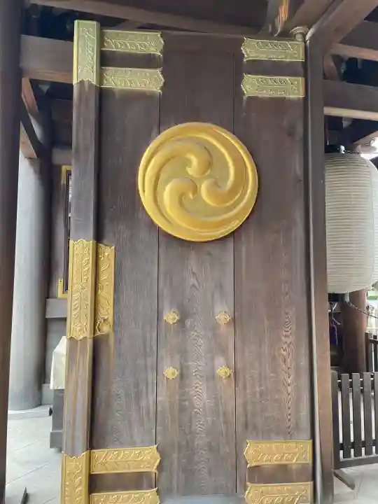 寒川神社の{uncategorized: "未分類", other: "その他", undefined: "問題あり", building: "その他建物", grave: "お墓", sacred_gate: "鳥居", guardian: "狛犬", statue: "像", buddha: "仏像", history: "歴史", nature: "自然", garden: "庭園", animal: "動物", pagoda: "塔", temizu: "手水舎", mountain_gate: "山門・神門", sanctuary: "本殿・本堂", subordinate: "末社・摂社", art: "芸術", scenery: "景色", jizo: "地蔵", ema: "絵馬", goshuin: "御朱印", omikuji: "おみくじ", items: "授与品その他", amulet: "お守り", goshuincho: "御朱印帳", eats: "食事", festival: "お祭り", votive_dance: "神楽", shichigosan: "七五三参", wedding: "結婚式", experience: "体験その他", initially: "初詣", around: "周辺", anti_infection: "感染症対策"}