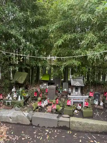 東神奈川熊野神社の{uncategorized: "未分類", other: "その他", undefined: "問題あり", building: "その他建物", grave: "お墓", sacred_gate: "鳥居", guardian: "狛犬", statue: "像", buddha: "仏像", history: "歴史", nature: "自然", garden: "庭園", animal: "動物", pagoda: "塔", temizu: "手水舎", mountain_gate: "山門・神門", sanctuary: "本殿・本堂", subordinate: "末社・摂社", art: "芸術", scenery: "景色", jizo: "地蔵", ema: "絵馬", goshuin: "御朱印", omikuji: "おみくじ", items: "授与品その他", amulet: "お守り", goshuincho: "御朱印帳", eats: "食事", festival: "お祭り", votive_dance: "神楽", shichigosan: "七五三参", wedding: "結婚式", experience: "体験その他", initially: "初詣", around: "周辺", anti_infection: "感染症対策"}