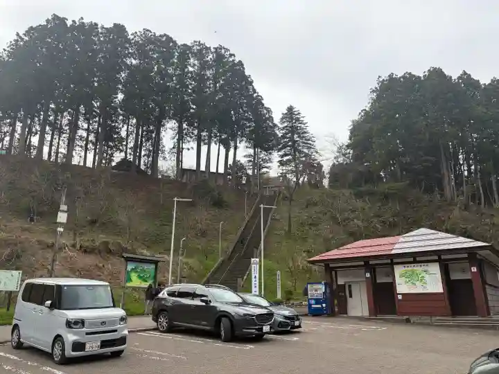 春日山神社の{uncategorized: "未分類", other: "その他", undefined: "問題あり", building: "その他建物", grave: "お墓", sacred_gate: "鳥居", guardian: "狛犬", statue: "像", buddha: "仏像", history: "歴史", nature: "自然", garden: "庭園", animal: "動物", pagoda: "塔", temizu: "手水舎", mountain_gate: "山門・神門", sanctuary: "本殿・本堂", subordinate: "末社・摂社", art: "芸術", scenery: "景色", jizo: "地蔵", ema: "絵馬", goshuin: "御朱印", omikuji: "おみくじ", items: "授与品その他", amulet: "お守り", goshuincho: "御朱印帳", eats: "食事", festival: "お祭り", votive_dance: "神楽", shichigosan: "七五三参", wedding: "結婚式", experience: "体験その他", initially: "初詣", around: "周辺", anti_infection: "感染症対策"}