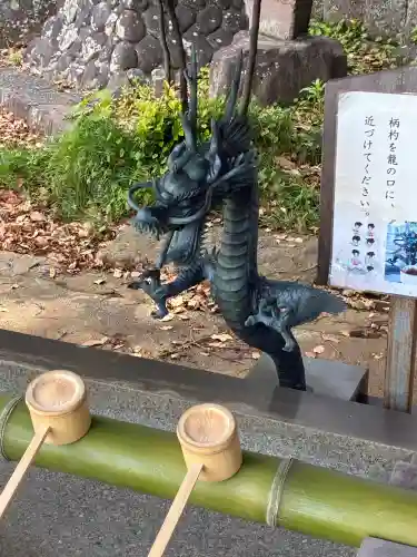 素鵞神社の{uncategorized: "未分類", other: "その他", undefined: "問題あり", building: "その他建物", grave: "お墓", sacred_gate: "鳥居", guardian: "狛犬", statue: "像", buddha: "仏像", history: "歴史", nature: "自然", garden: "庭園", animal: "動物", pagoda: "塔", temizu: "手水舎", mountain_gate: "山門・神門", sanctuary: "本殿・本堂", subordinate: "末社・摂社", art: "芸術", scenery: "景色", jizo: "地蔵", ema: "絵馬", goshuin: "御朱印", omikuji: "おみくじ", items: "授与品その他", amulet: "お守り", goshuincho: "御朱印帳", eats: "食事", festival: "お祭り", votive_dance: "神楽", shichigosan: "七五三参", wedding: "結婚式", experience: "体験その他", initially: "初詣", around: "周辺", anti_infection: "感染症対策"}