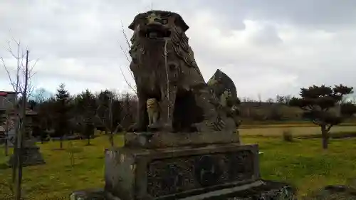 千代ヶ岡神社の狛犬