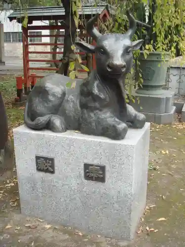 川口神社の像