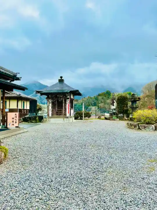 法長寺の{uncategorized: "未分類", other: "その他", undefined: "問題あり", building: "その他建物", grave: "お墓", sacred_gate: "鳥居", guardian: "狛犬", statue: "像", buddha: "仏像", history: "歴史", nature: "自然", garden: "庭園", animal: "動物", pagoda: "塔", temizu: "手水舎", mountain_gate: "山門・神門", sanctuary: "本殿・本堂", subordinate: "末社・摂社", art: "芸術", scenery: "景色", jizo: "地蔵", ema: "絵馬", goshuin: "御朱印", omikuji: "おみくじ", items: "授与品その他", amulet: "お守り", goshuincho: "御朱印帳", eats: "食事", festival: "お祭り", votive_dance: "神楽", shichigosan: "七五三参", wedding: "結婚式", experience: "体験その他", initially: "初詣", around: "周辺", anti_infection: "感染症対策"}