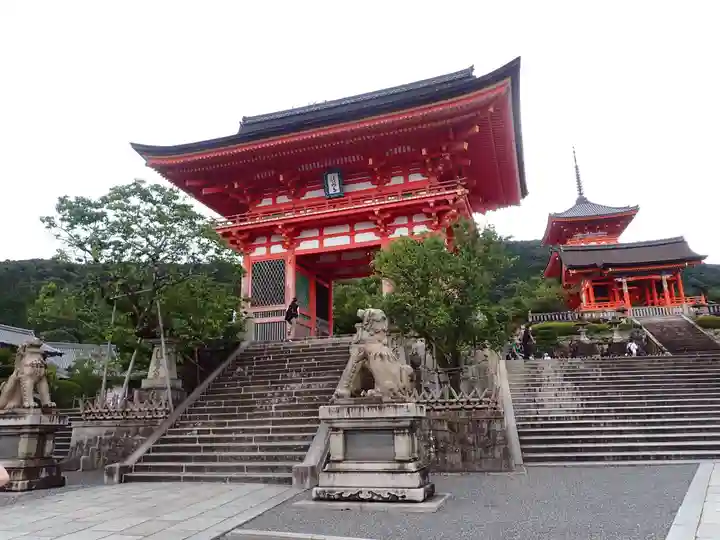 清水寺の山門・神門