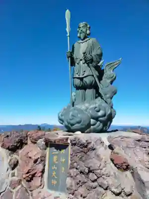 日光二荒山神社中宮祠の像
