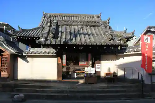 専念寺の山門