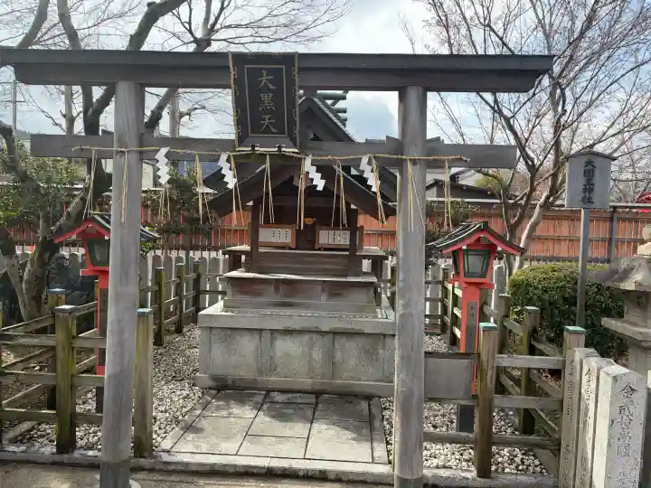 車折神社の{uncategorized: "未分類", other: "その他", undefined: "問題あり", building: "その他建物", grave: "お墓", sacred_gate: "鳥居", guardian: "狛犬", statue: "像", buddha: "仏像", history: "歴史", nature: "自然", garden: "庭園", animal: "動物", pagoda: "塔", temizu: "手水舎", mountain_gate: "山門・神門", sanctuary: "本殿・本堂", subordinate: "末社・摂社", art: "芸術", scenery: "景色", jizo: "地蔵", ema: "絵馬", goshuin: "御朱印", omikuji: "おみくじ", items: "授与品その他", amulet: "お守り", goshuincho: "御朱印帳", eats: "食事", festival: "お祭り", votive_dance: "神楽", shichigosan: "七五三参", wedding: "結婚式", experience: "体験その他", initially: "初詣", around: "周辺", anti_infection: "感染症対策"}