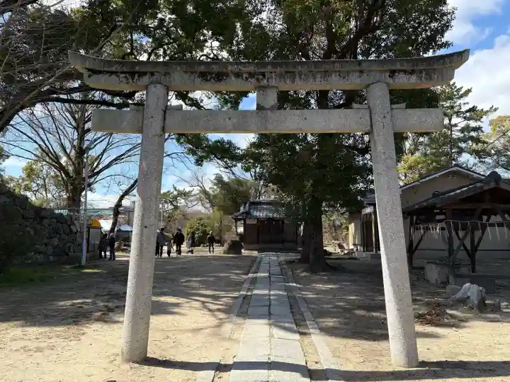稲葉神社の{uncategorized: "未分類", other: "その他", undefined: "問題あり", building: "その他建物", grave: "お墓", sacred_gate: "鳥居", guardian: "狛犬", statue: "像", buddha: "仏像", history: "歴史", nature: "自然", garden: "庭園", animal: "動物", pagoda: "塔", temizu: "手水舎", mountain_gate: "山門・神門", sanctuary: "本殿・本堂", subordinate: "末社・摂社", art: "芸術", scenery: "景色", jizo: "地蔵", ema: "絵馬", goshuin: "御朱印", omikuji: "おみくじ", items: "授与品その他", amulet: "お守り", goshuincho: "御朱印帳", eats: "食事", festival: "お祭り", votive_dance: "神楽", shichigosan: "七五三参", wedding: "結婚式", experience: "体験その他", initially: "初詣", around: "周辺", anti_infection: "感染症対策"}