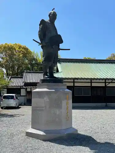 豊國神社の像