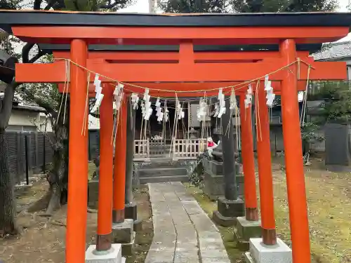 靍護稲荷神社の{uncategorized: "未分類", other: "その他", undefined: "問題あり", building: "その他建物", grave: "お墓", sacred_gate: "鳥居", guardian: "狛犬", statue: "像", buddha: "仏像", history: "歴史", nature: "自然", garden: "庭園", animal: "動物", pagoda: "塔", temizu: "手水舎", mountain_gate: "山門・神門", sanctuary: "本殿・本堂", subordinate: "末社・摂社", art: "芸術", scenery: "景色", jizo: "地蔵", ema: "絵馬", goshuin: "御朱印", omikuji: "おみくじ", items: "授与品その他", amulet: "お守り", goshuincho: "御朱印帳", eats: "食事", festival: "お祭り", votive_dance: "神楽", shichigosan: "七五三参", wedding: "結婚式", experience: "体験その他", initially: "初詣", around: "周辺", anti_infection: "感染症対策"}