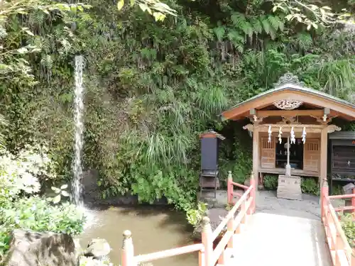 銭洗弁財天宇賀福神社の末社・摂社