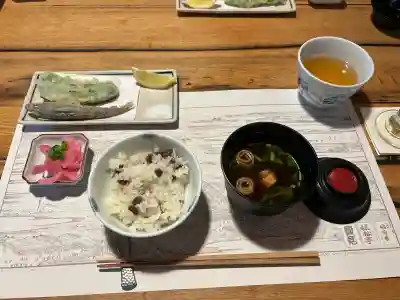 上野東照宮の{uncategorized: "未分類", other: "その他", undefined: "問題あり", building: "その他建物", grave: "お墓", sacred_gate: "鳥居", guardian: "狛犬", statue: "像", buddha: "仏像", history: "歴史", nature: "自然", garden: "庭園", animal: "動物", pagoda: "塔", temizu: "手水舎", mountain_gate: "山門・神門", sanctuary: "本殿・本堂", subordinate: "末社・摂社", art: "芸術", scenery: "景色", jizo: "地蔵", ema: "絵馬", goshuin: "御朱印", omikuji: "おみくじ", items: "授与品その他", amulet: "お守り", goshuincho: "御朱印帳", eats: "食事", festival: "お祭り", votive_dance: "神楽", shichigosan: "七五三参", wedding: "結婚式", experience: "体験その他", initially: "初詣", around: "周辺", anti_infection: "感染症対策"}