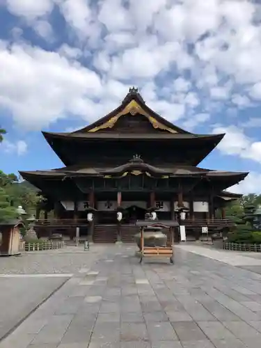 善光寺の本殿・本堂