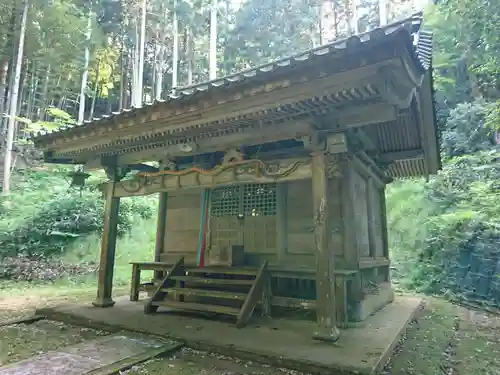 白山神社の本殿