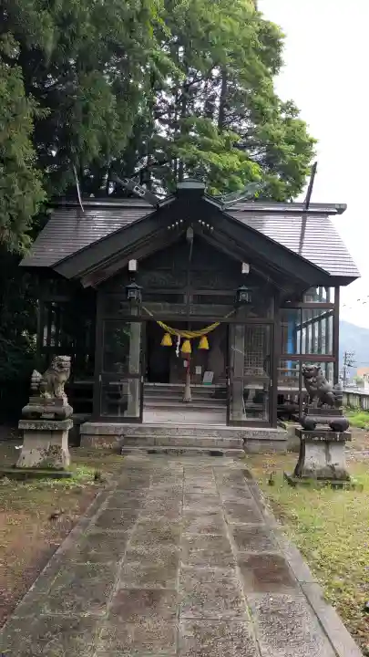 宇奈月神社の{uncategorized: "未分類", other: "その他", undefined: "問題あり", building: "その他建物", grave: "お墓", sacred_gate: "鳥居", guardian: "狛犬", statue: "像", buddha: "仏像", history: "歴史", nature: "自然", garden: "庭園", animal: "動物", pagoda: "塔", temizu: "手水舎", mountain_gate: "山門・神門", sanctuary: "本殿・本堂", subordinate: "末社・摂社", art: "芸術", scenery: "景色", jizo: "地蔵", ema: "絵馬", goshuin: "御朱印", omikuji: "おみくじ", items: "授与品その他", amulet: "お守り", goshuincho: "御朱印帳", eats: "食事", festival: "お祭り", votive_dance: "神楽", shichigosan: "七五三参", wedding: "結婚式", experience: "体験その他", initially: "初詣", around: "周辺", anti_infection: "感染症対策"}