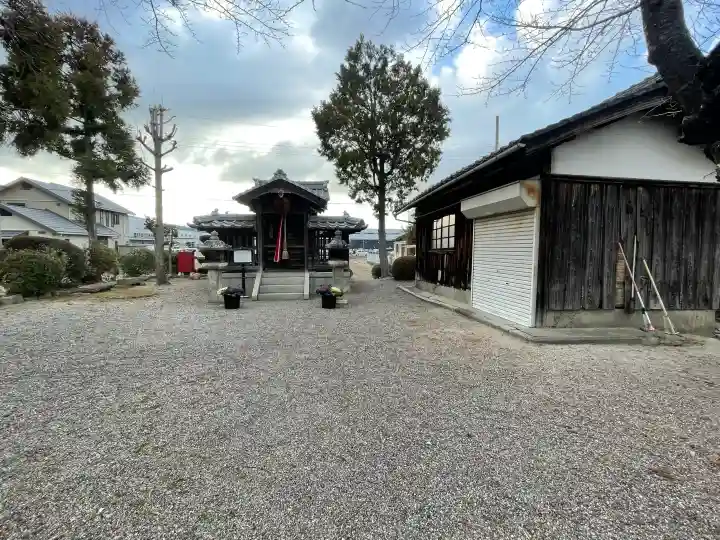 泊瀬部神社の{uncategorized: "未分類", other: "その他", undefined: "問題あり", building: "その他建物", grave: "お墓", sacred_gate: "鳥居", guardian: "狛犬", statue: "像", buddha: "仏像", history: "歴史", nature: "自然", garden: "庭園", animal: "動物", pagoda: "塔", temizu: "手水舎", mountain_gate: "山門・神門", sanctuary: "本殿・本堂", subordinate: "末社・摂社", art: "芸術", scenery: "景色", jizo: "地蔵", ema: "絵馬", goshuin: "御朱印", omikuji: "おみくじ", items: "授与品その他", amulet: "お守り", goshuincho: "御朱印帳", eats: "食事", festival: "お祭り", votive_dance: "神楽", shichigosan: "七五三参", wedding: "結婚式", experience: "体験その他", initially: "初詣", around: "周辺", anti_infection: "感染症対策"}