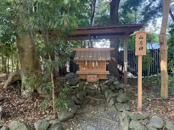 神明神社(石神さん)の{uncategorized: "未分類", other: "その他", undefined: "問題あり", building: "その他建物", grave: "お墓", sacred_gate: "鳥居", guardian: "狛犬", statue: "像", buddha: "仏像", history: "歴史", nature: "自然", garden: "庭園", animal: "動物", pagoda: "塔", temizu: "手水舎", mountain_gate: "山門・神門", sanctuary: "本殿・本堂", subordinate: "末社・摂社", art: "芸術", scenery: "景色", jizo: "地蔵", ema: "絵馬", goshuin: "御朱印", omikuji: "おみくじ", items: "授与品その他", amulet: "お守り", goshuincho: "御朱印帳", eats: "食事", festival: "お祭り", votive_dance: "神楽", shichigosan: "七五三参", wedding: "結婚式", experience: "体験その他", initially: "初詣", around: "周辺", anti_infection: "感染症対策"}