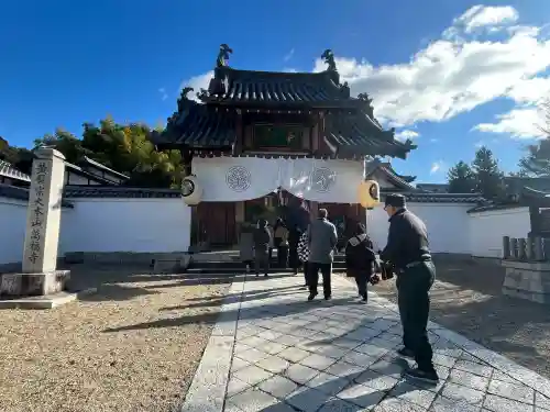 萬福寺の{uncategorized: "未分類", other: "その他", undefined: "問題あり", building: "その他建物", grave: "お墓", sacred_gate: "鳥居", guardian: "狛犬", statue: "像", buddha: "仏像", history: "歴史", nature: "自然", garden: "庭園", animal: "動物", pagoda: "塔", temizu: "手水舎", mountain_gate: "山門・神門", sanctuary: "本殿・本堂", subordinate: "末社・摂社", art: "芸術", scenery: "景色", jizo: "地蔵", ema: "絵馬", goshuin: "御朱印", omikuji: "おみくじ", items: "授与品その他", amulet: "お守り", goshuincho: "御朱印帳", eats: "食事", festival: "お祭り", votive_dance: "神楽", shichigosan: "七五三参", wedding: "結婚式", experience: "体験その他", initially: "初詣", around: "周辺", anti_infection: "感染症対策"}