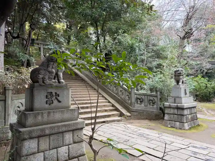 赤坂氷川神社の{uncategorized: "未分類", other: "その他", undefined: "問題あり", building: "その他建物", grave: "お墓", sacred_gate: "鳥居", guardian: "狛犬", statue: "像", buddha: "仏像", history: "歴史", nature: "自然", garden: "庭園", animal: "動物", pagoda: "塔", temizu: "手水舎", mountain_gate: "山門・神門", sanctuary: "本殿・本堂", subordinate: "末社・摂社", art: "芸術", scenery: "景色", jizo: "地蔵", ema: "絵馬", goshuin: "御朱印", omikuji: "おみくじ", items: "授与品その他", amulet: "お守り", goshuincho: "御朱印帳", eats: "食事", festival: "お祭り", votive_dance: "神楽", shichigosan: "七五三参", wedding: "結婚式", experience: "体験その他", initially: "初詣", around: "周辺", anti_infection: "感染症対策"}