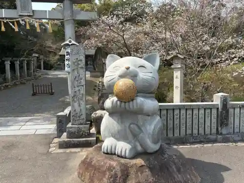 宇佐神社の{uncategorized: "未分類", other: "その他", undefined: "問題あり", building: "その他建物", grave: "お墓", sacred_gate: "鳥居", guardian: "狛犬", statue: "像", buddha: "仏像", history: "歴史", nature: "自然", garden: "庭園", animal: "動物", pagoda: "塔", temizu: "手水舎", mountain_gate: "山門・神門", sanctuary: "本殿・本堂", subordinate: "末社・摂社", art: "芸術", scenery: "景色", jizo: "地蔵", ema: "絵馬", goshuin: "御朱印", omikuji: "おみくじ", items: "授与品その他", amulet: "お守り", goshuincho: "御朱印帳", eats: "食事", festival: "お祭り", votive_dance: "神楽", shichigosan: "七五三参", wedding: "結婚式", experience: "体験その他", initially: "初詣", around: "周辺", anti_infection: "感染症対策"}