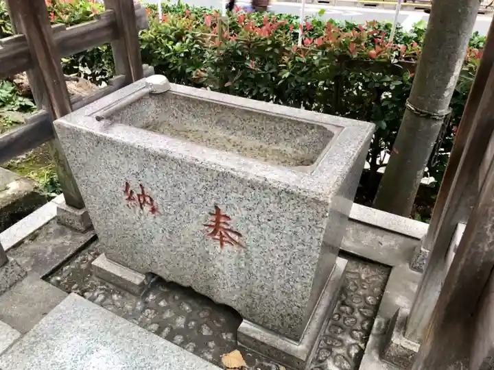 日先神社の手水舎