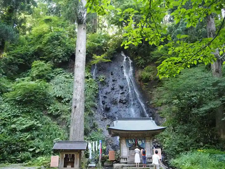 出羽神社(出羽三山神社)~三神合祭殿~の自然